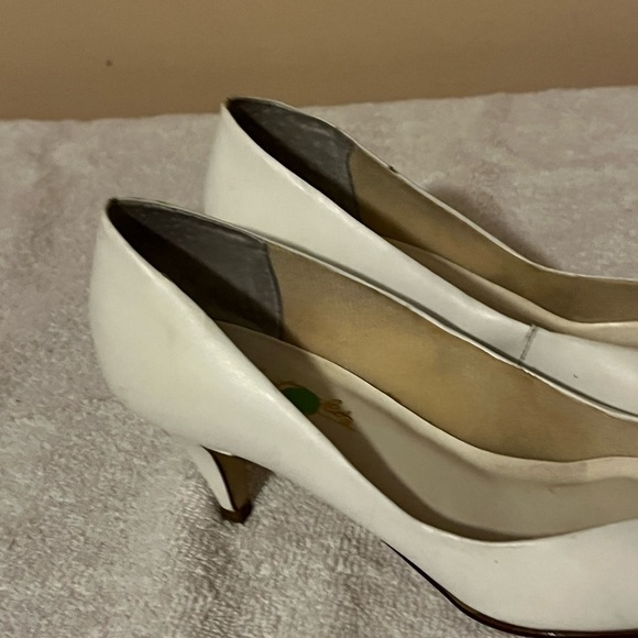 Foot Works White Leather Heels Shoes Sz 5 1/2 - Picture 3 of 11